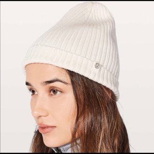 Lululemon Be Cozy Off-White Cream Toque Beanie 100% Wool Never Worn